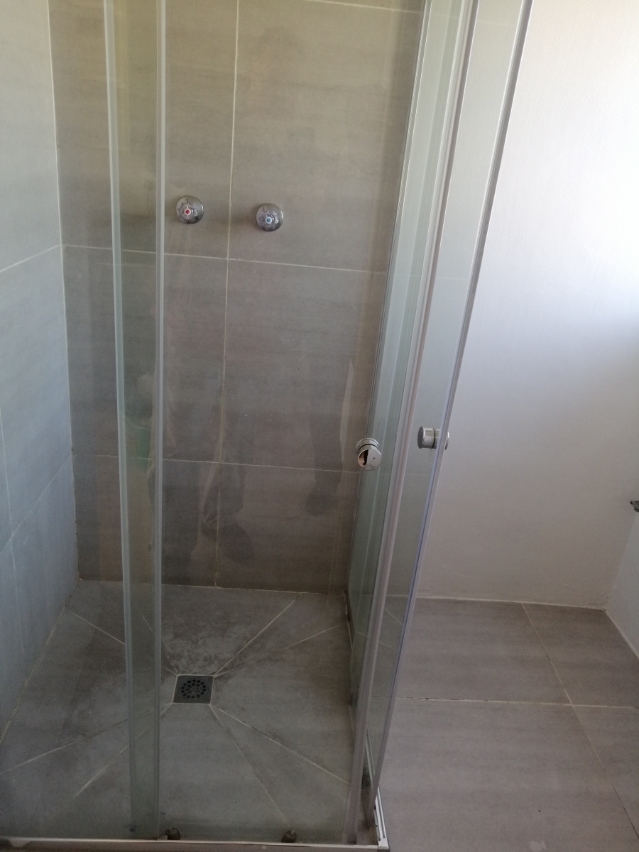 To Let 1 Bedroom Property for Rent in Oakglen Western Cape